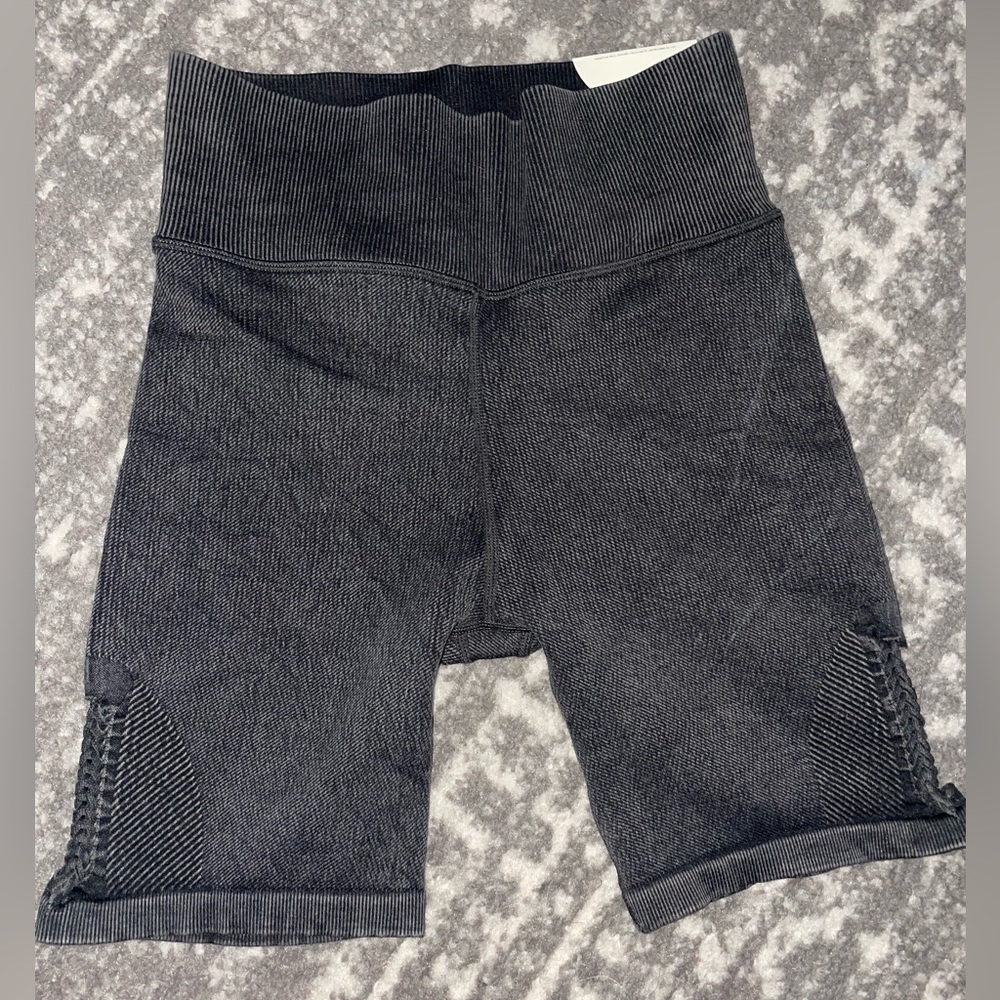 NWT Offline by Aerie Ribbed High Rise 7 inch inseam